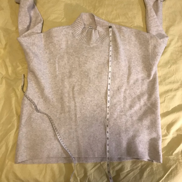 UNIQLO super soft non-itchy sweater - Picture 5 of 5